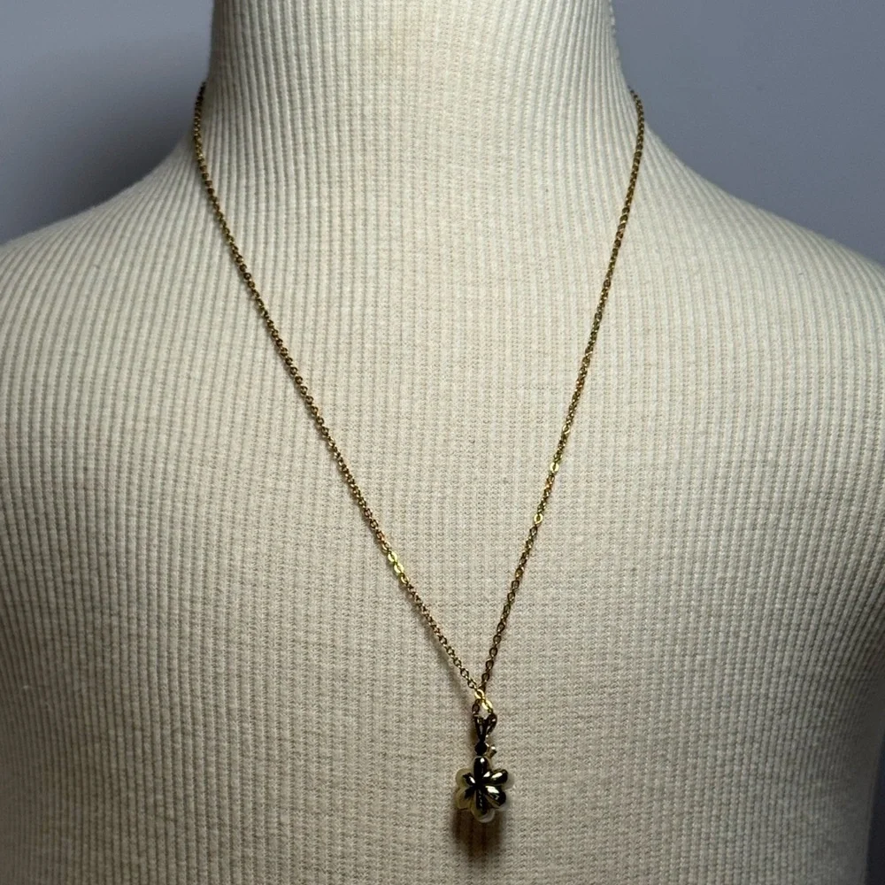 Avon Floral Faux Pearl Necklace w/Red Crystal Jewelry Fashion Jewelry